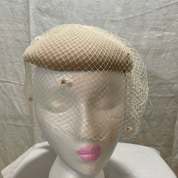 Geo W Bollmane Accessories - Beret style Fascinator hat. Vintage. Rare.Doeskin felt/100%wool. 50’s style